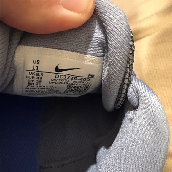 Nike Women’s sz 11 gray athletic shoes - Picture 6 of 8